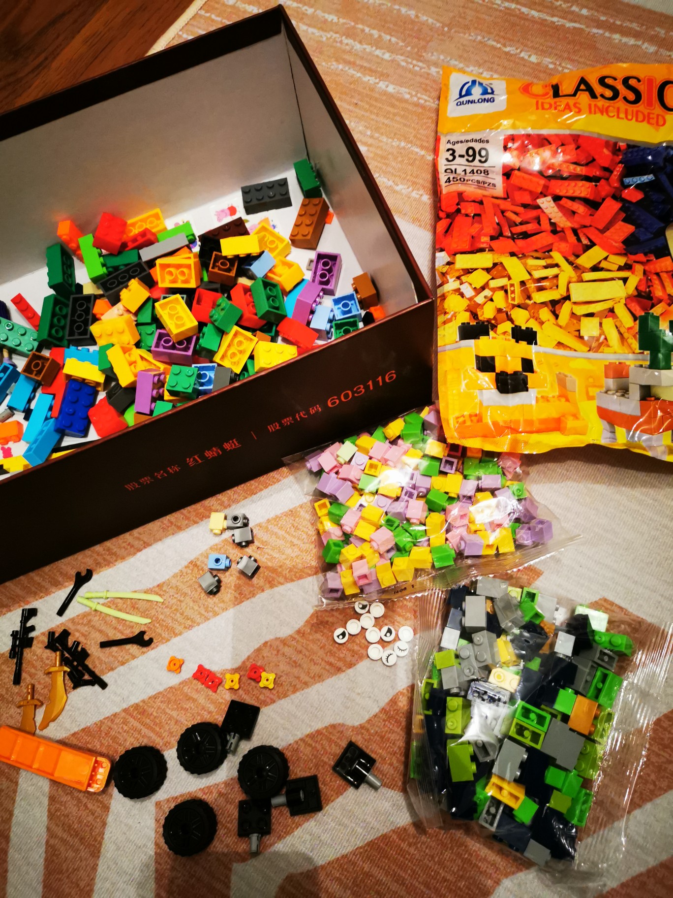 儿子不要的乐高，拿来修复墙角的坑坑洼洼，国外这位老爸可真牛