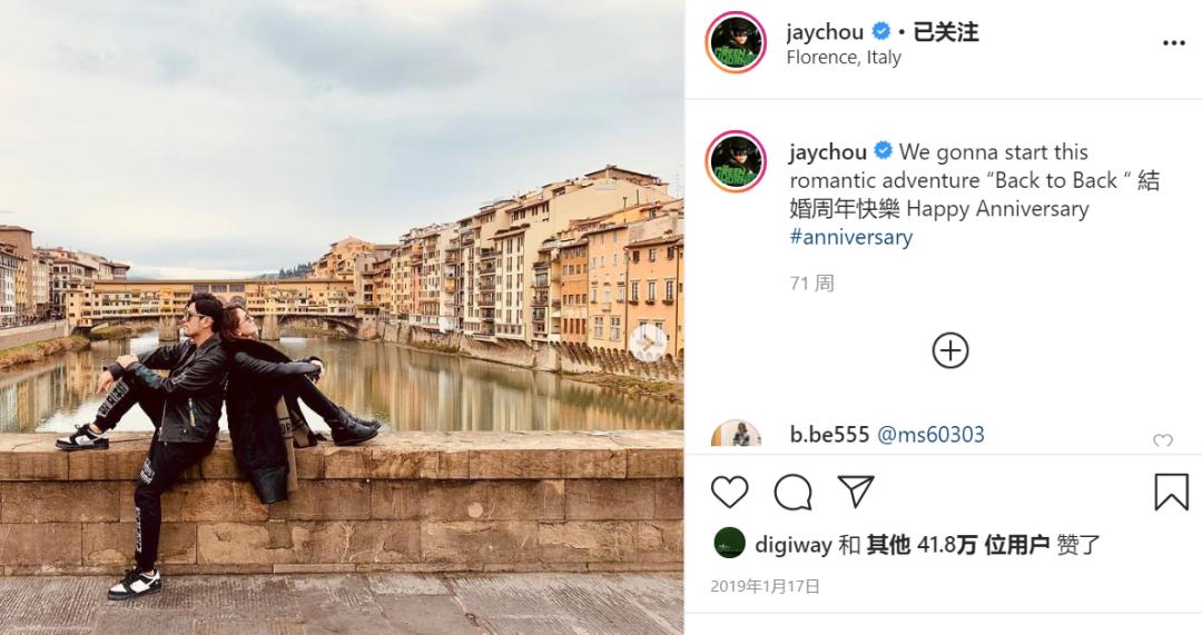 周杰伦发狗照片,周杰伦穿的彩虹鞋