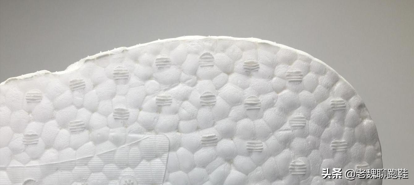 亚瑟士n21和阿迪达斯boost,阿迪达斯boost和态极3.0哪个软