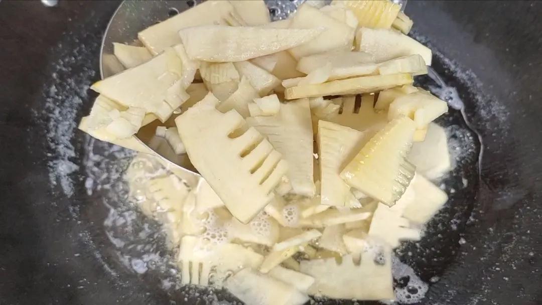 炒春笋苦怎么回事,炒春笋需要焯水几分钟