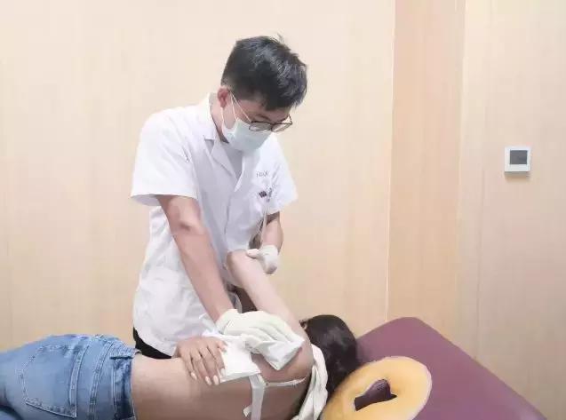 英国女孩罕见怪病腿发软,英国怪病少女