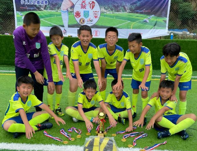 昔日岛城才俊梁明率青岛宜阳路小学加冕“双冠王”