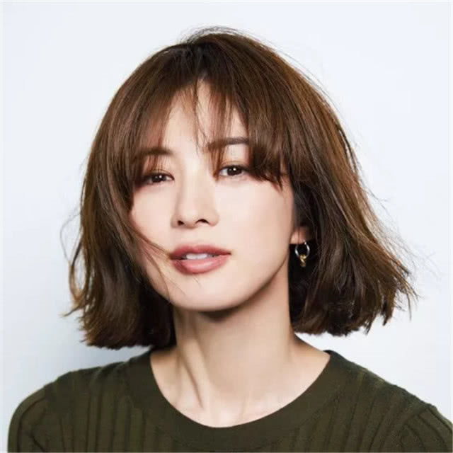 黑长直有什么简单俏皮的发型,黑长直发型又简单又好看