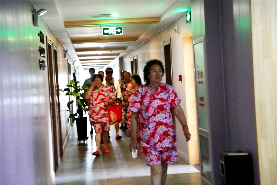 梦桃源温泉度假村积极做好疫情防控确保每位顾客用餐放心洗得放心