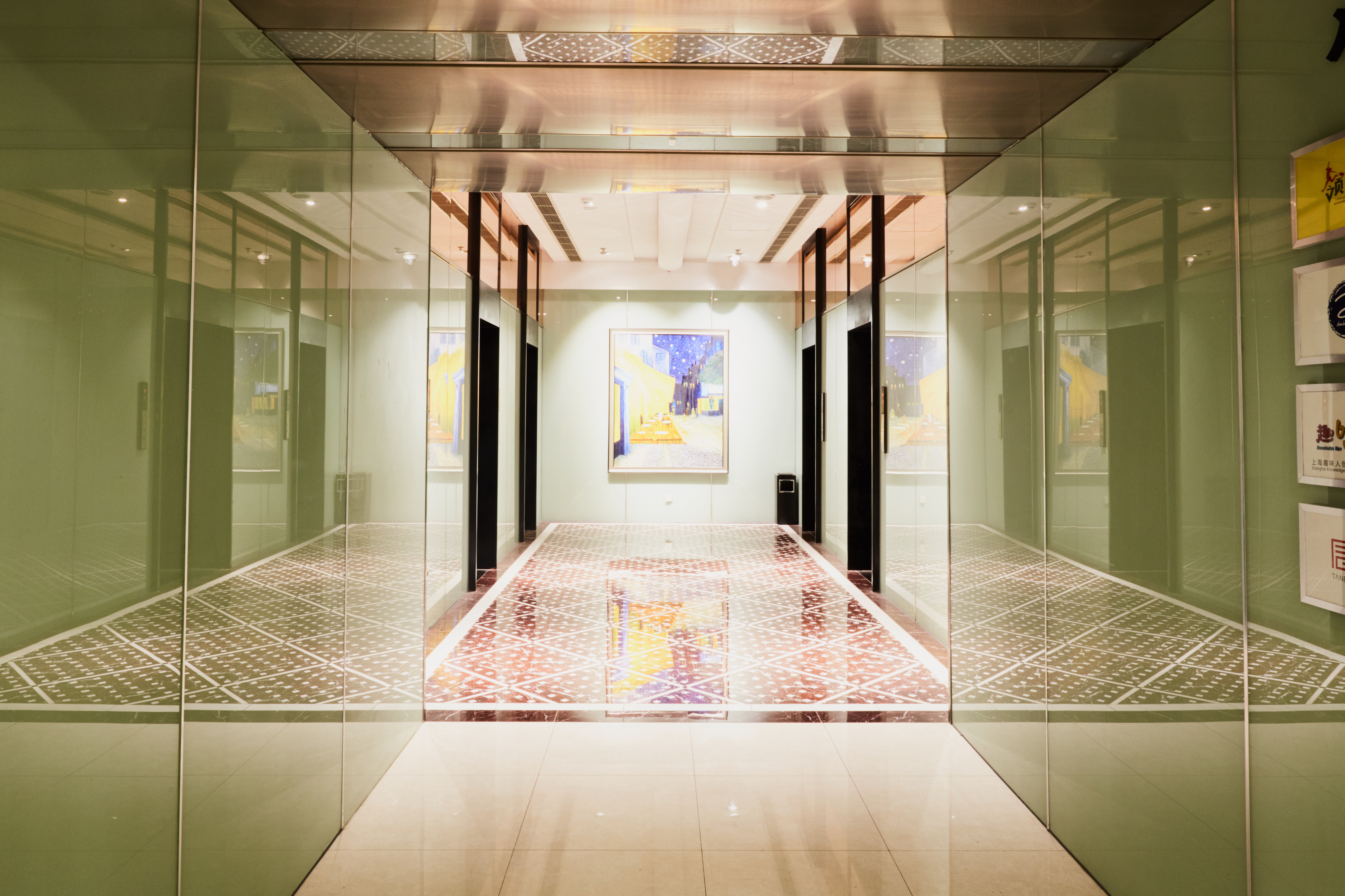 乳胶漆和壁纸哪个甲醛少,乳胶漆与壁纸哪个更划算