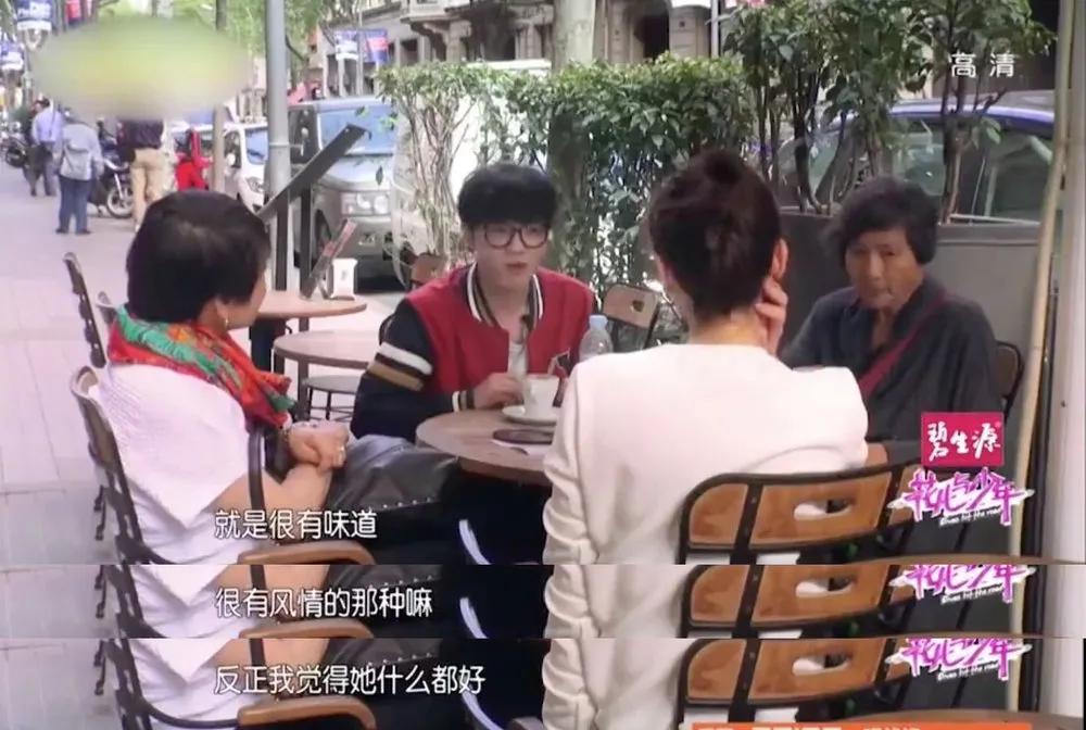 华晨宇张碧晨事件与汪峰关系,张碧晨华晨宇邓紫棋恋情如何开始