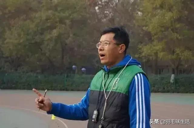 请你尊重你的每一位老师,请尊重你身边的老师