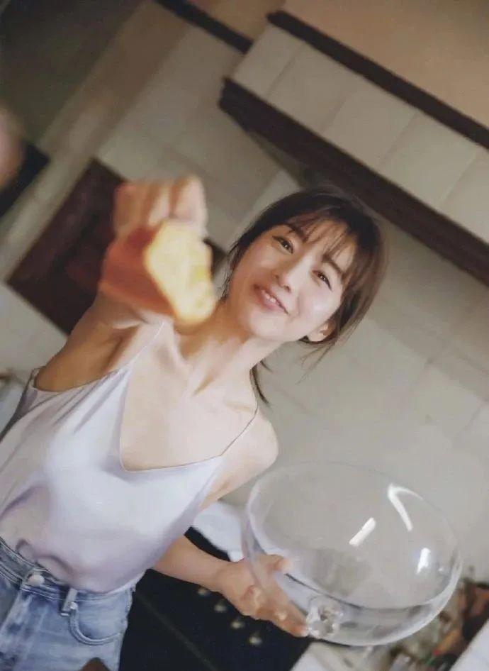 能把绿茶人设舞到女生都讨厌不起来，只有她了吧？