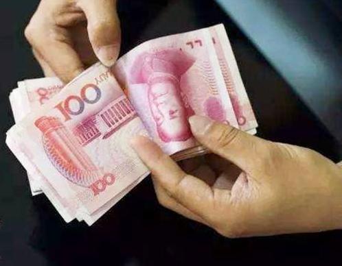 78岁老人哭诉养儿防老根本不靠谱,75岁老人被送进养老院哭诉