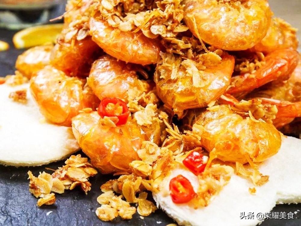 把虾壳都剥干净了怎么做好吃,虾壳的正确吃法