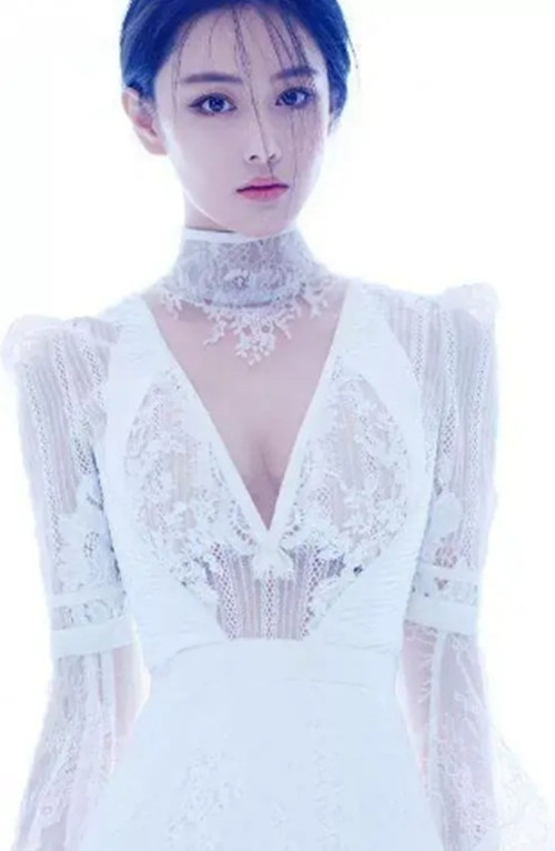 33岁张馨予归来仍是美少女薄纱连衣裙惊艳沙漏身材从未变