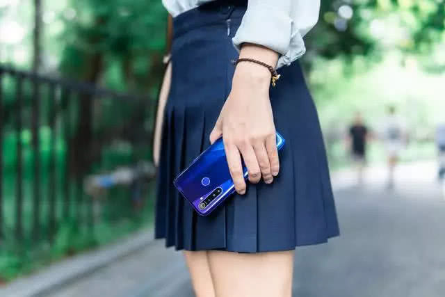 流畅运行吃鸡的百元机推荐,散热快且玩吃鸡不卡的千元机