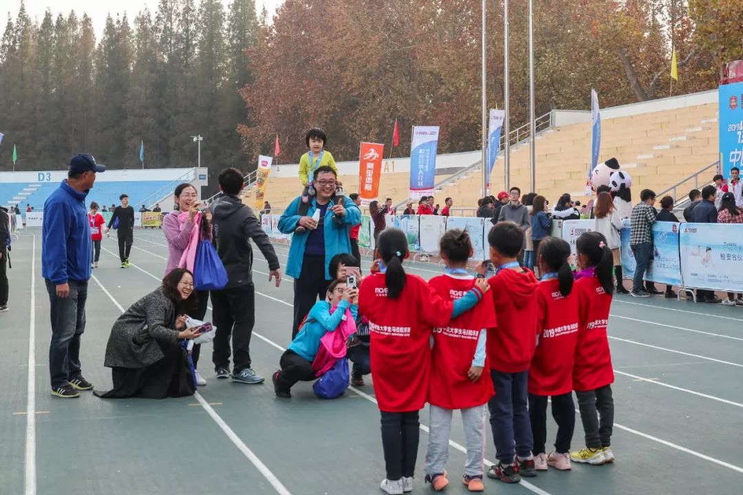 马拉松燃情开跑,2023半程马拉松鸣枪开跑