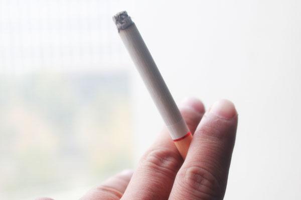 每天只抽一盒烟对身体危害大吗,每天只抽两根烟会不会影响身体