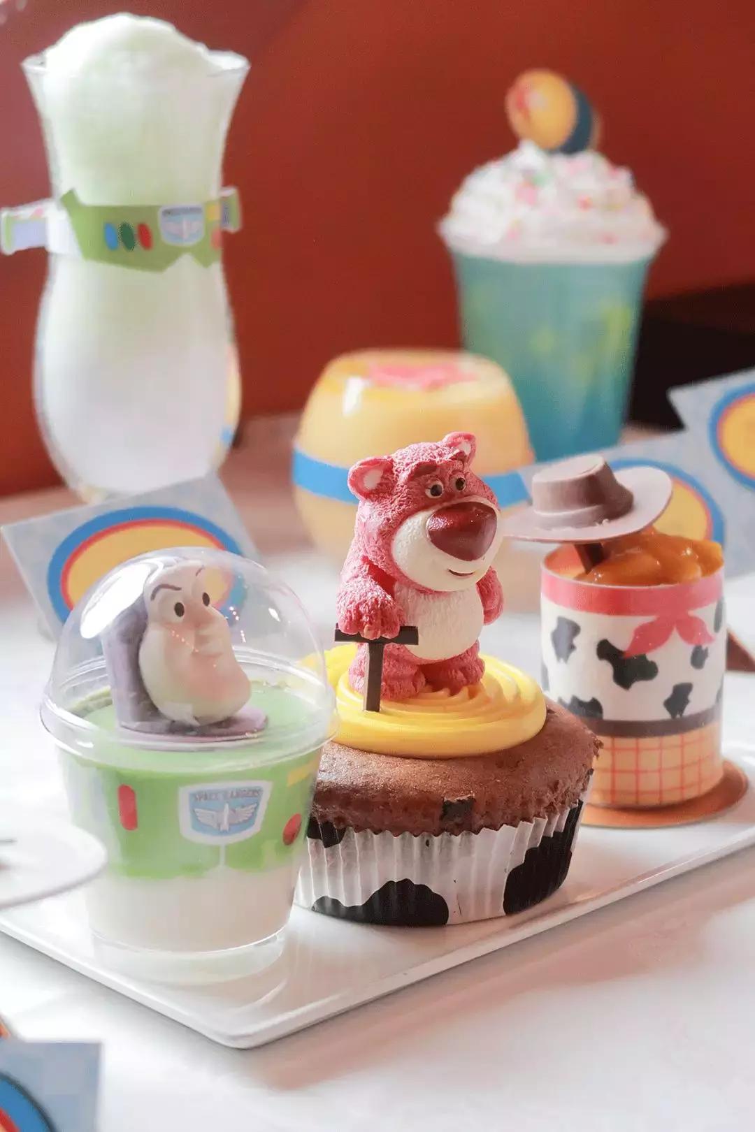 让全家人流连忘返的香港迪士尼，到底有什么魔力？