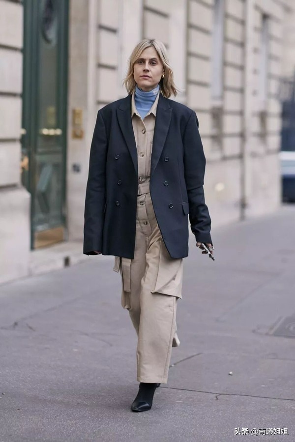 今年最流行的夏季裤口开叉小黑裤,黑色裤子今年最流行的哈伦裤