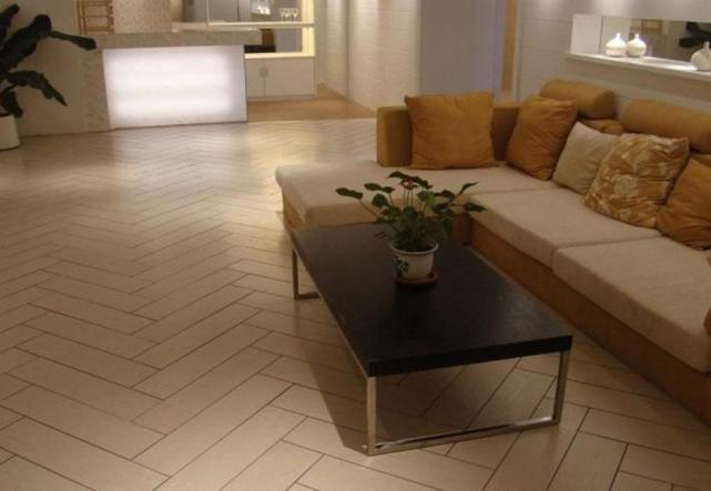 怎样解决瓷砖冬天冰冷的问题,冬天木地板和瓷砖地板比较