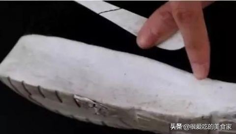 鞋子的白边容易弄脏怎么有效清洗,鞋子白边发黄教你一招清洁
