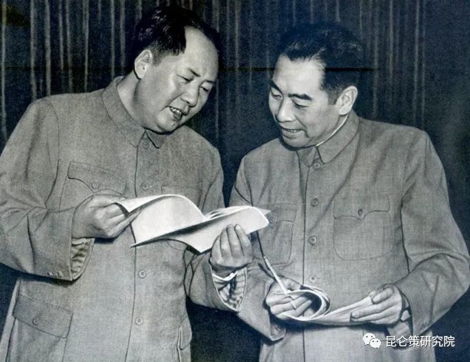 彭波施诚：不怕“卡脖子”，当年新中国被“掐心脏”照样挺过来