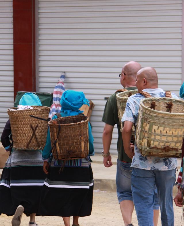 光头十年不剪发留多长,十年老光头