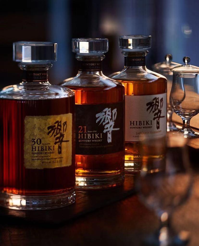 30000元一瓶的響威士忌,收藏还是喝掉?网友:我买酒就是用来摆