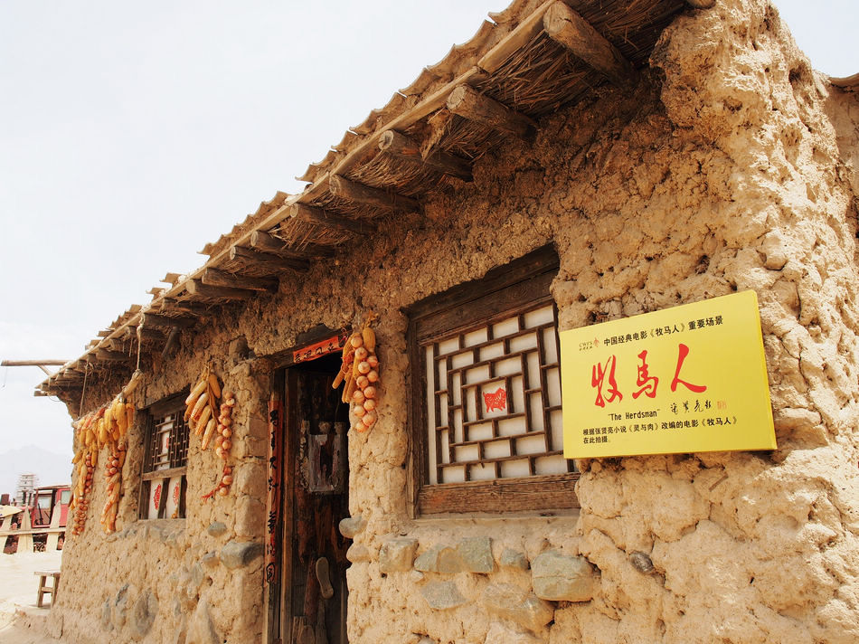 跟着星爷和老谋子的电影，去逛这座大名鼎鼎的西北影视城堡