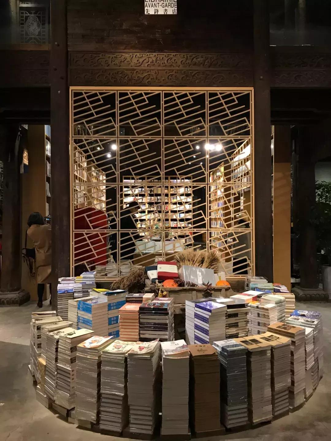 旧厂房改造文创园,淄博文创集市旧厂房改造陶艺