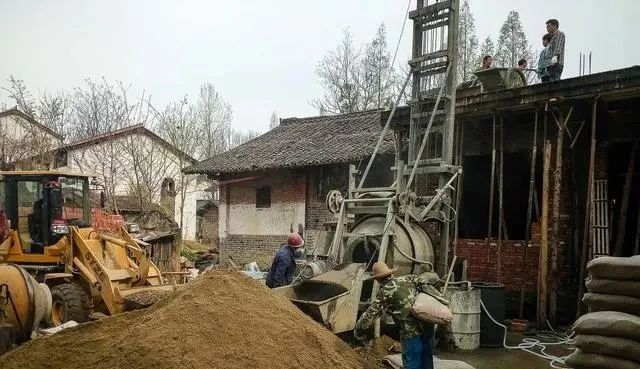 现浇顶下雨有什么影响,刚现浇顶就一直下雨好不好