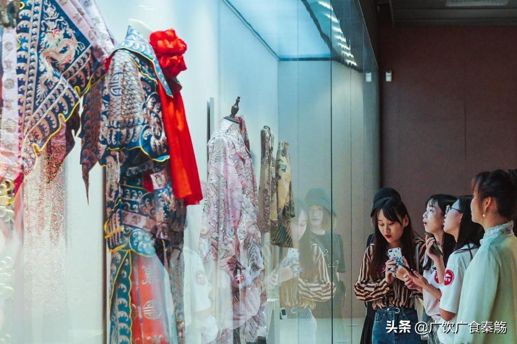 必胜客国潮新品,必胜客致敬时光之美