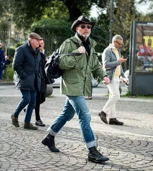 今天余文乐老师要为你们上一堂军装搭配课,答应我要好好学习哟!