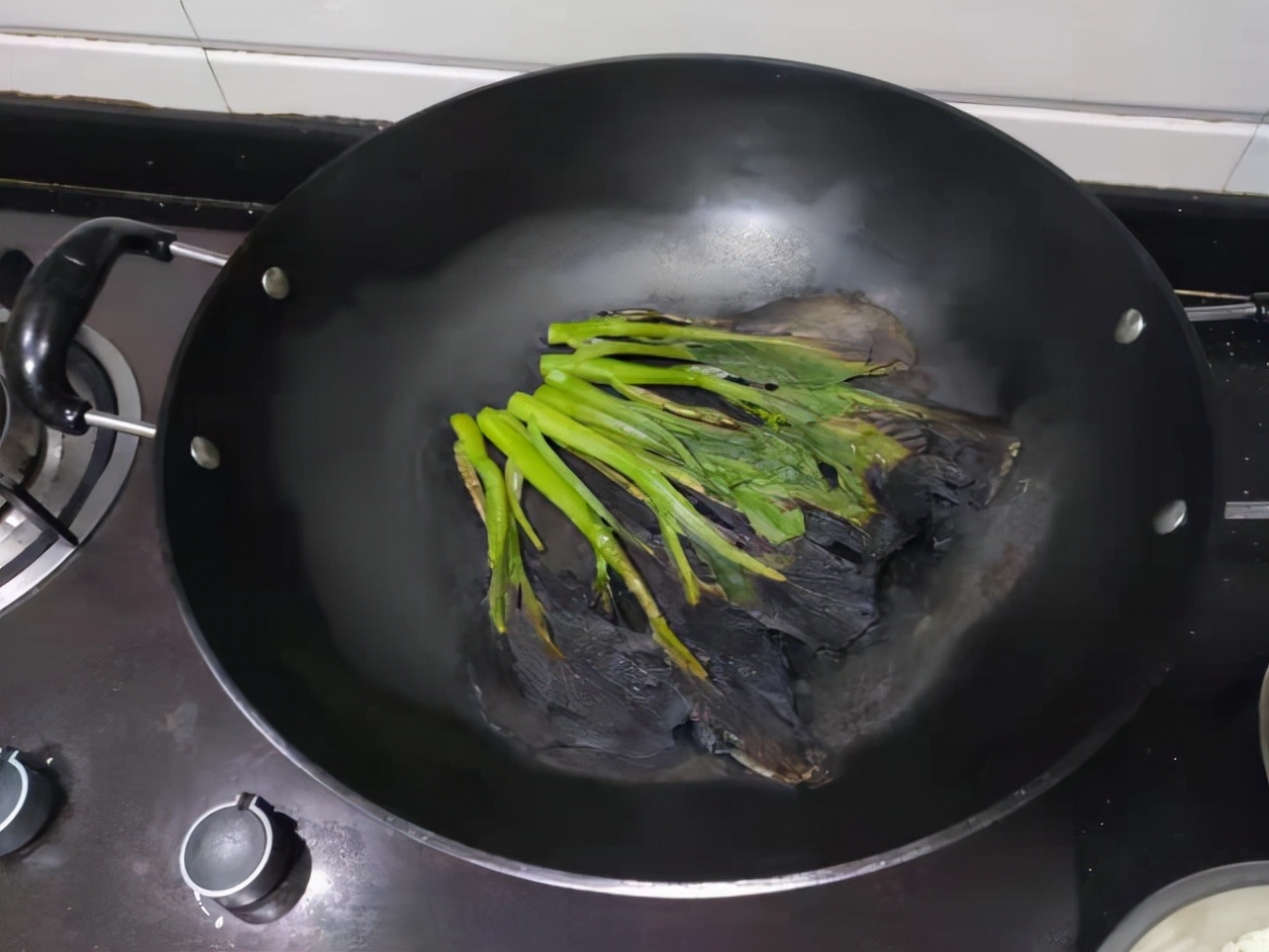 蒸东西下面放水,蒸东西底下要加水吗