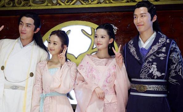 赵丽颖端着饭哭的视频,赵丽颖深夜发个汉堡的图片