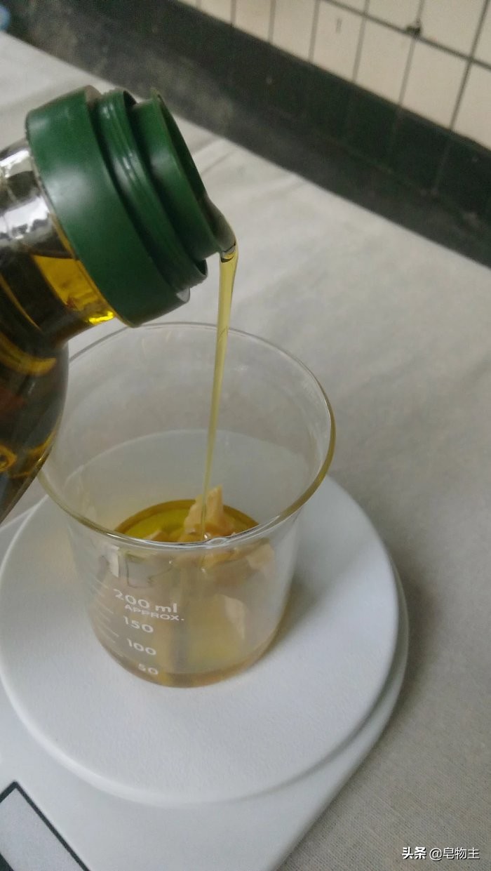 自制薄荷润唇膏简单教程,技能改变生活教程