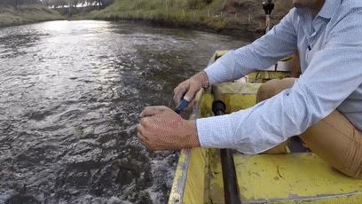 海面燃起火焰,海面火光冲天