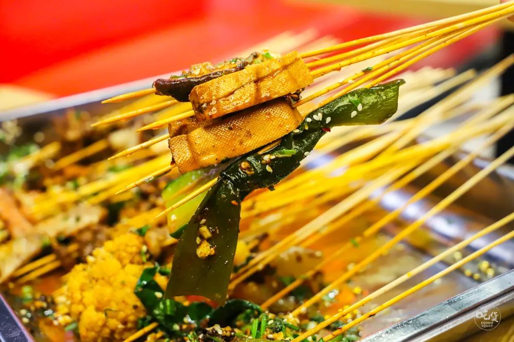 这家国潮网红串串落地襄阳啦,你只管拿串不用涮可以直接开吃