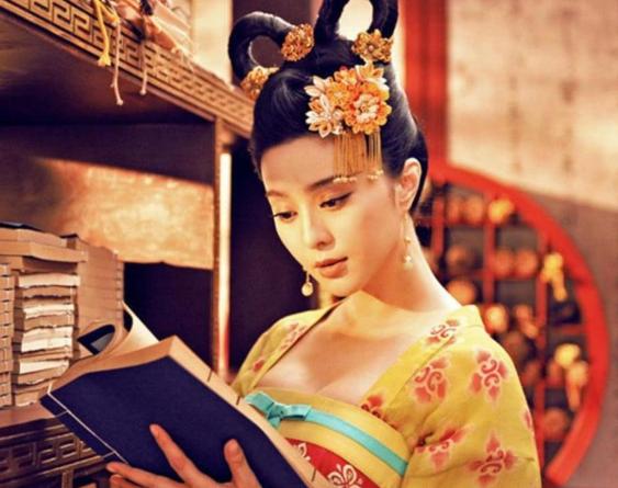 武则天选男宠条件苛刻,1986年一女子模仿她称帝,封4名少年为妃