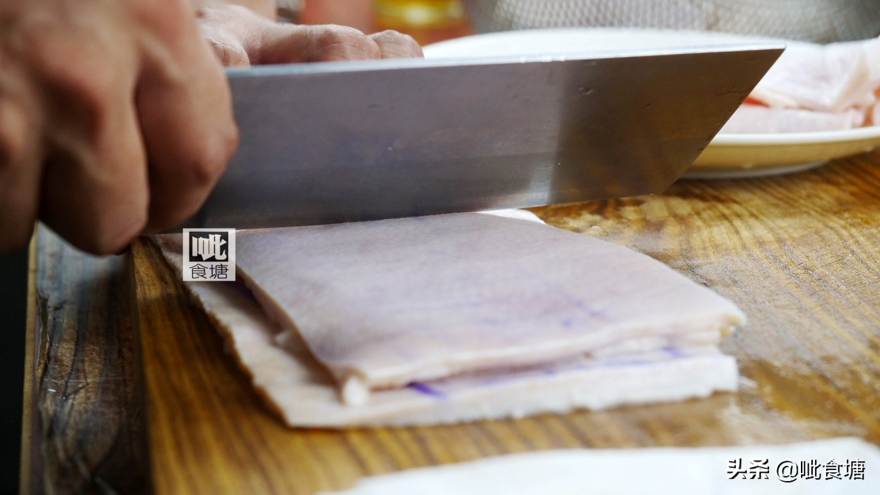 猪皮可以有几种方法吃,猪皮好吃又简单家常做法