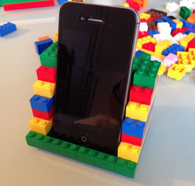 儿子不要的乐高，拿来修复墙角的坑坑洼洼，国外这位老爸可真牛