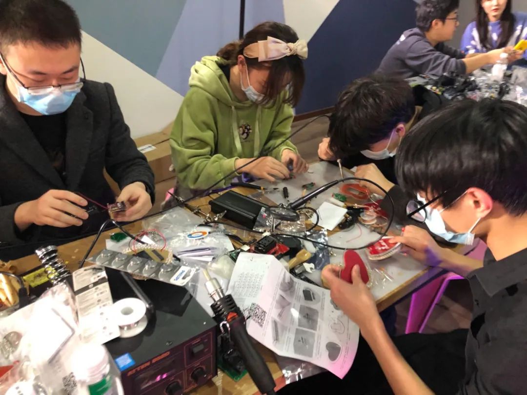 vrchat虚拟现实里体验赛博朋克,vr全球虚拟大会