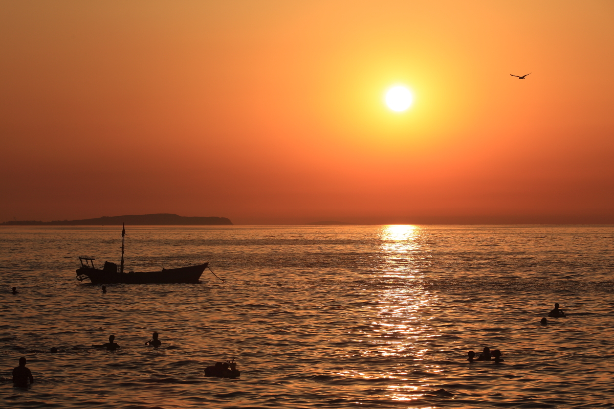 描写夕阳美景的句子20字左右,简单描写夕阳美景