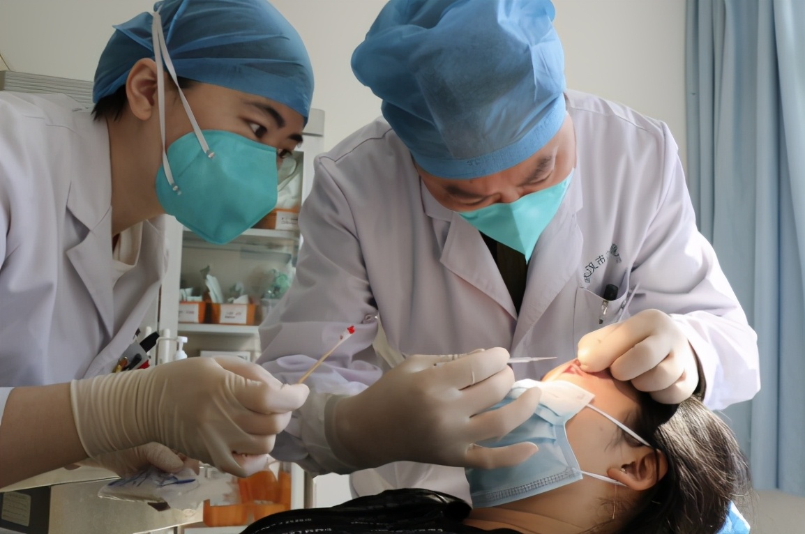 蚊子：“这个锅我不背”！女子眼皮长包3个多月未消，实为霰粒肿