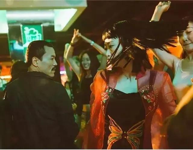 95鍚庡濡硅姳瑙嗛,95鍚庡濡硅姳杩斾埂