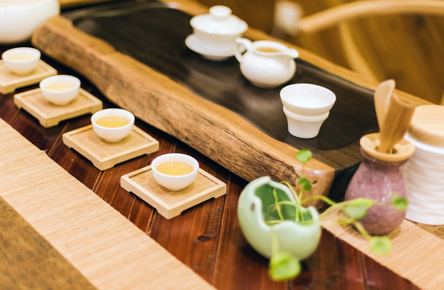 人到中年远离的3种人,人到中年远离这3种人余生顺遂