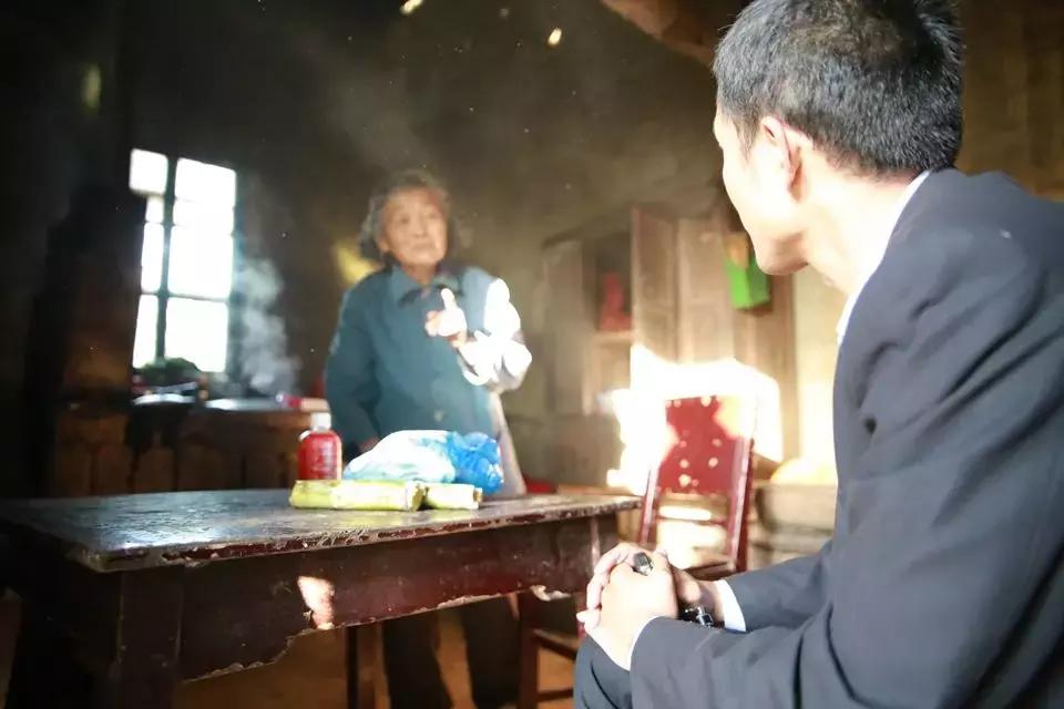 80后校长用三句话救活“三无学校”，改变山区孩子的命运