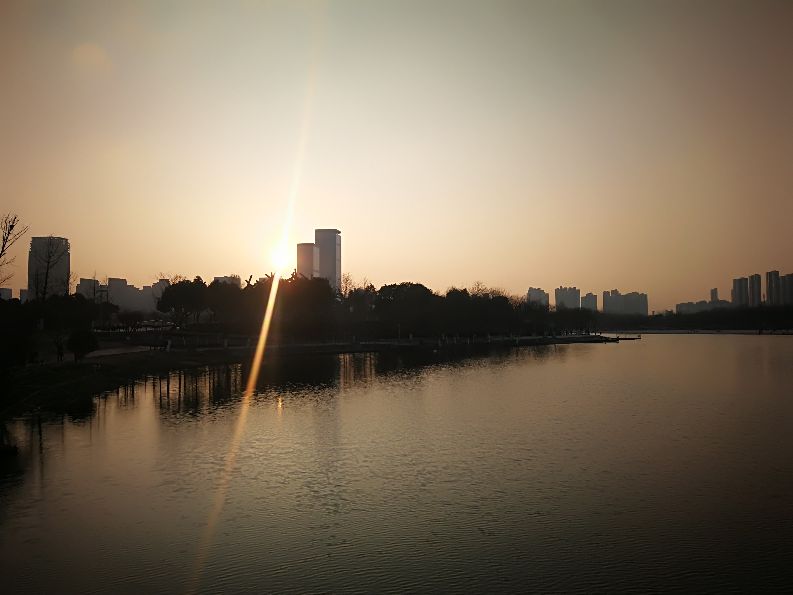 漫步河畔公园全景图,漫步公园美景