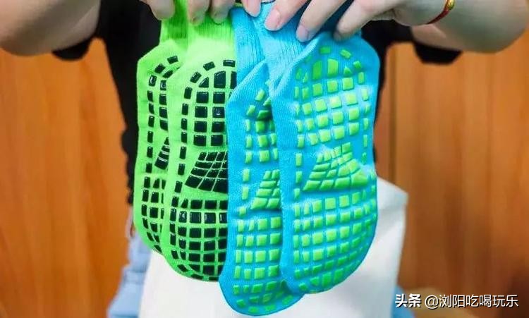 蹦床馆网红滑梯室内,旱雪滑梯蹦床公园