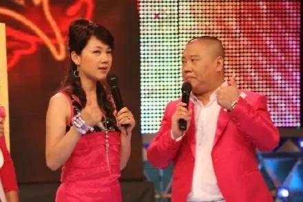 安徽台一姐周群台下好嚣张,安徽台一姐周群艺术照