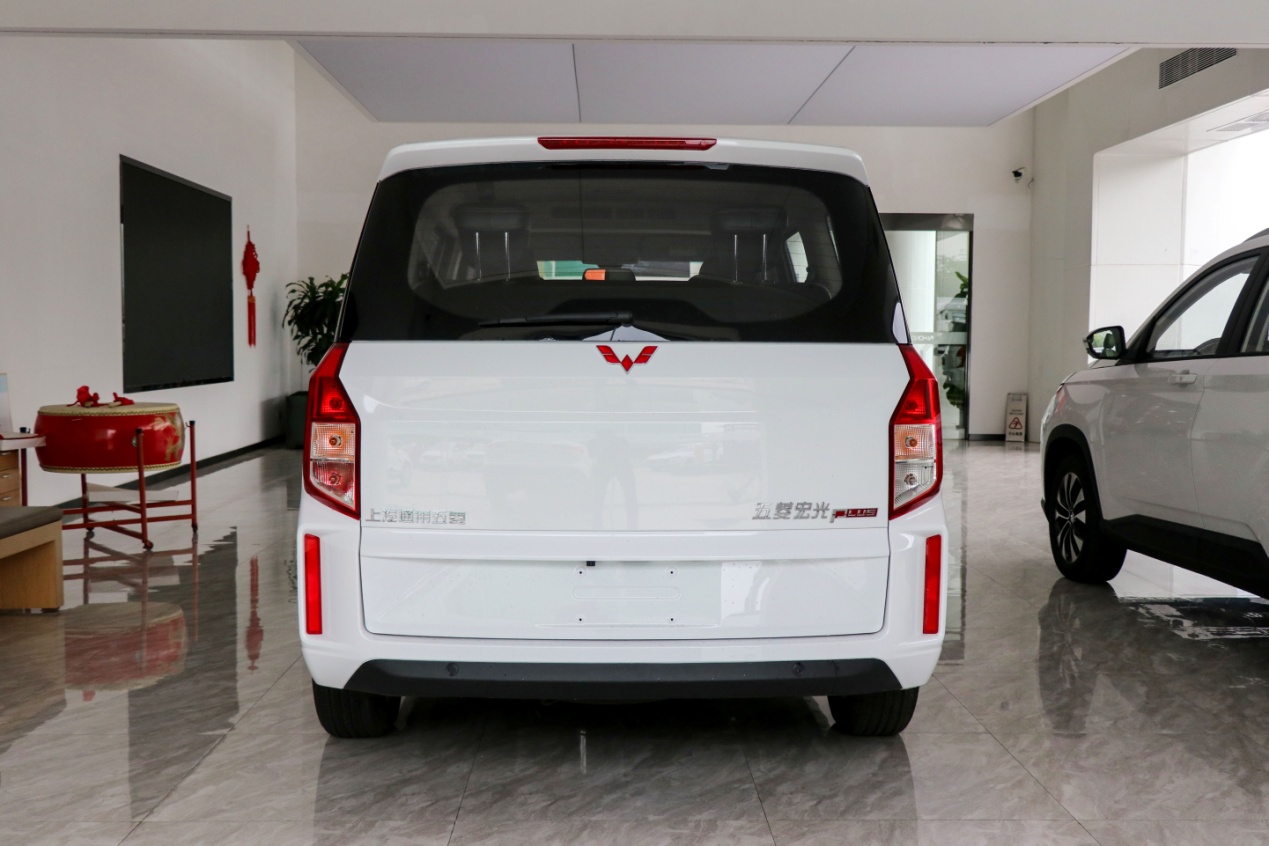 江淮瑞风m3自动挡落地价五菱宏光,五菱宏光plus和江淮瑞风m3哪个好