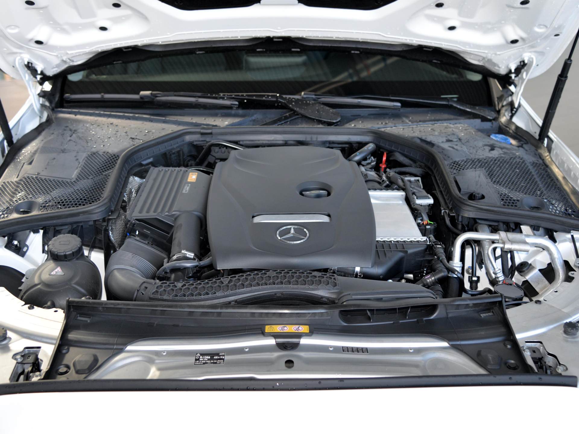 新款c级奔驰到底值不值得买,奔驰目前最值得买的c级