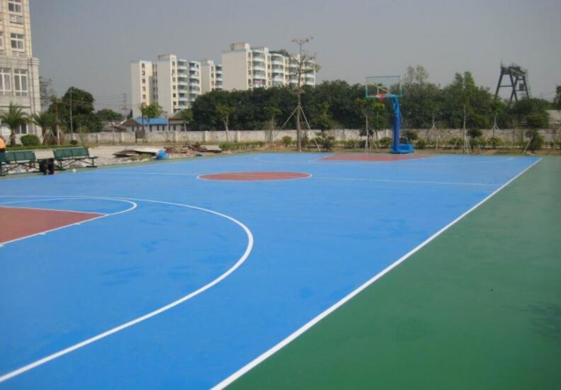 室外地面体育场地用什么材料铺,室外篮球场地面材料价格对比